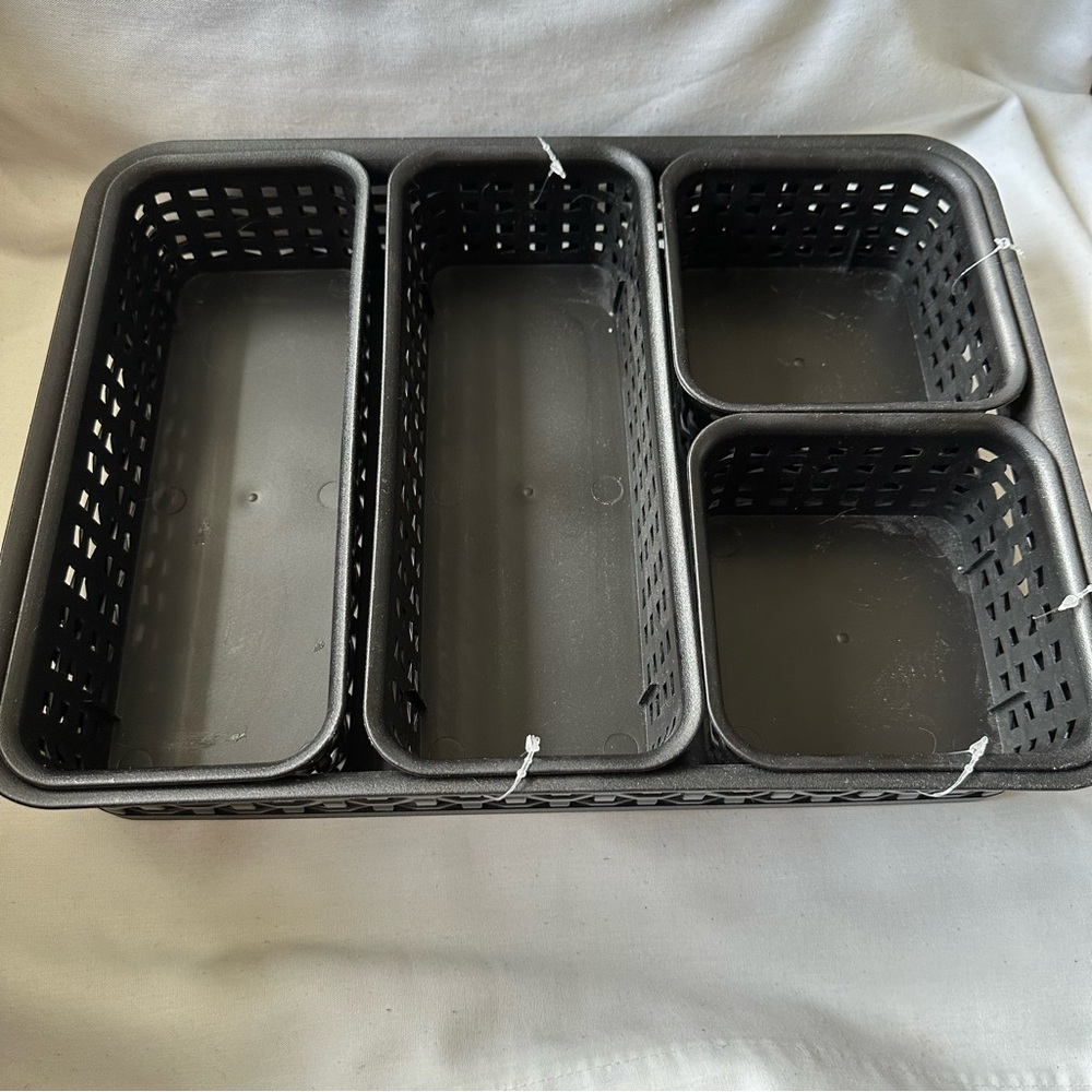 Advantus Corp Pack Of 5 Plastic Weave Bins Black NWOT